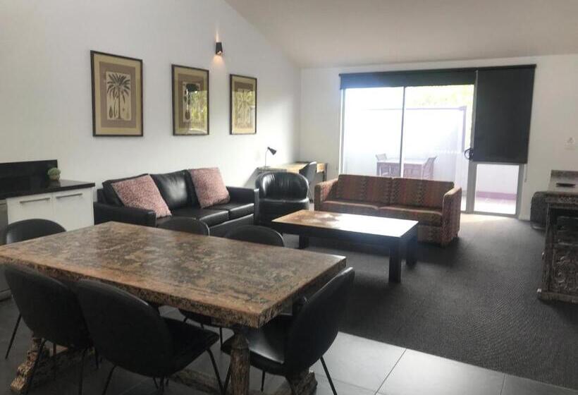 Crown On Darby Newcastle