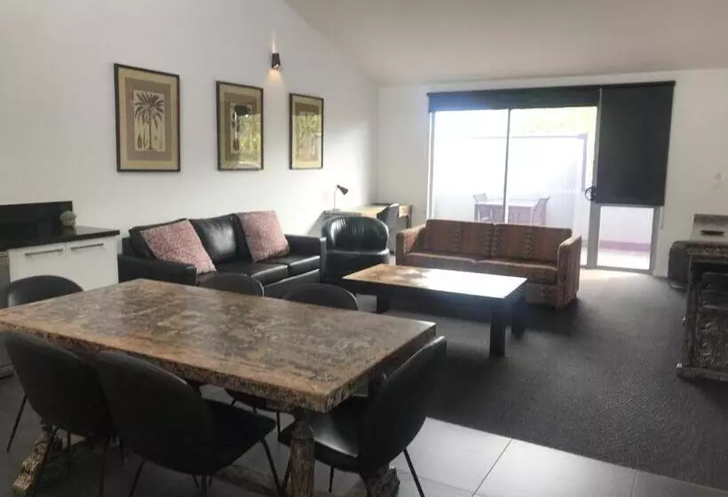 Crown On Darby Newcastle