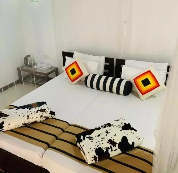 هاستل Little Cottage