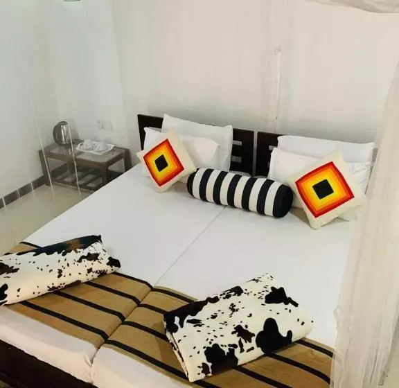 هاستل Little Cottage
