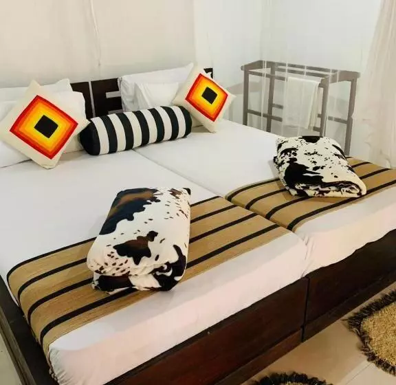هاستل Little Cottage