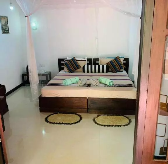 هاستل Little Cottage