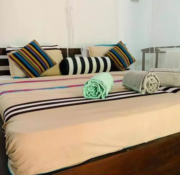 هاستل Little Cottage