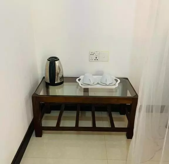 هاستل Little Cottage