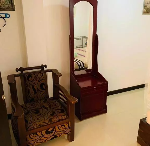 هاستل Little Cottage