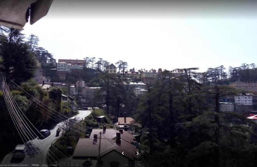 בית מלון כפרי Madhuban Shimla