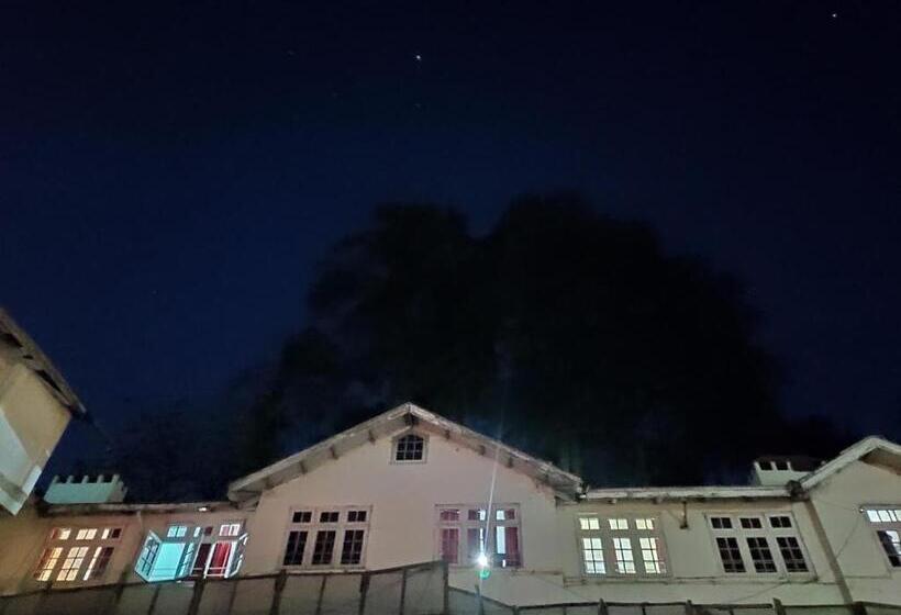 בית מלון כפרי Madhuban Shimla