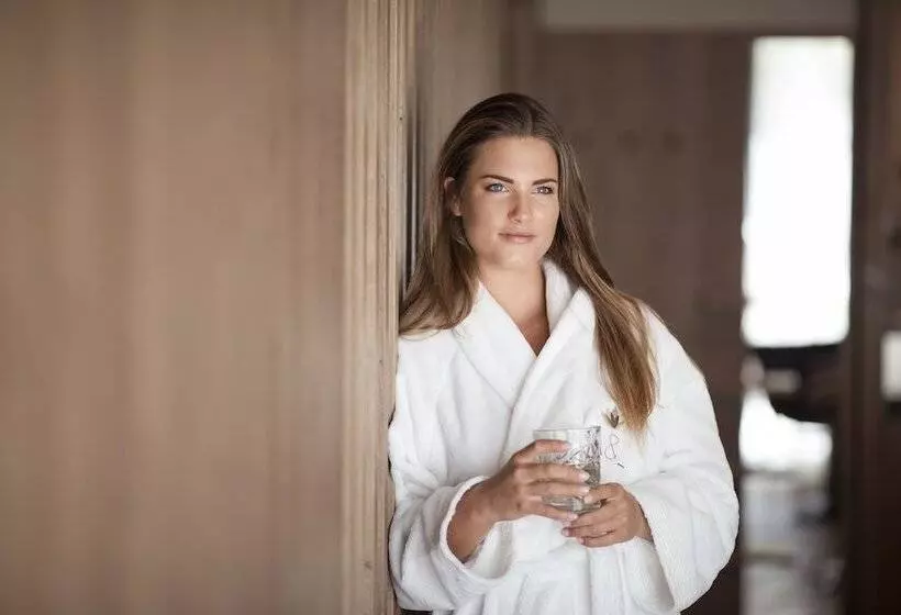 酒店 Amonti Wellnessresort