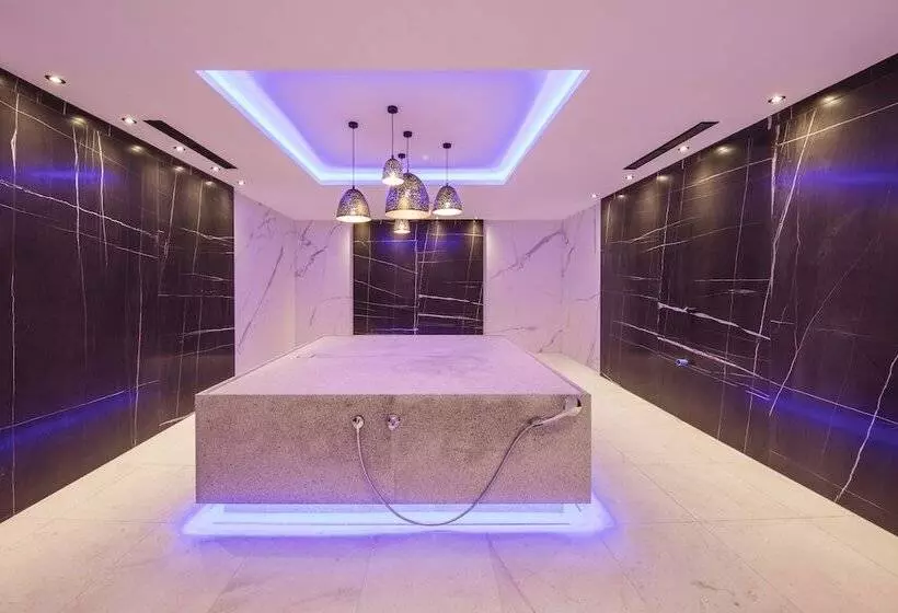 酒店 Amonti Wellnessresort