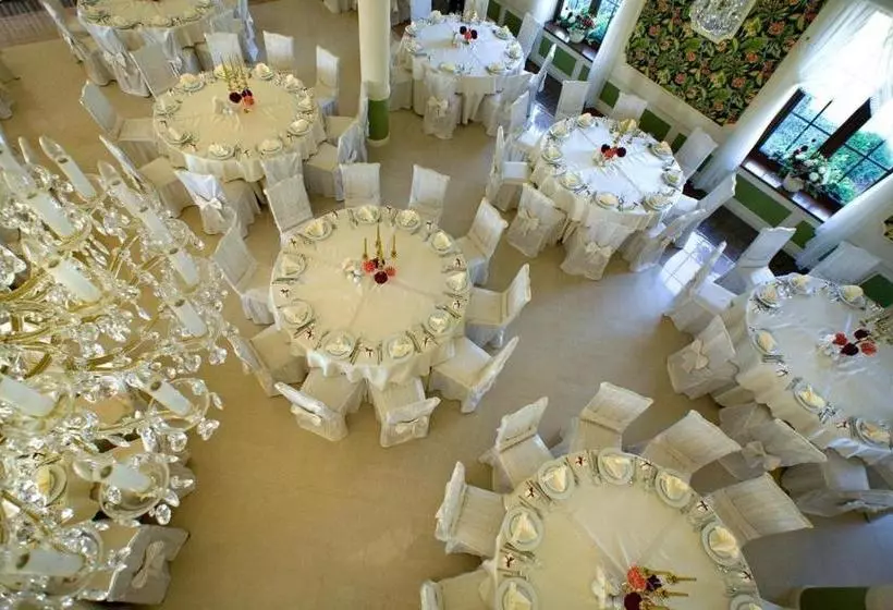 فندق Dom Bankietowy Arkadia