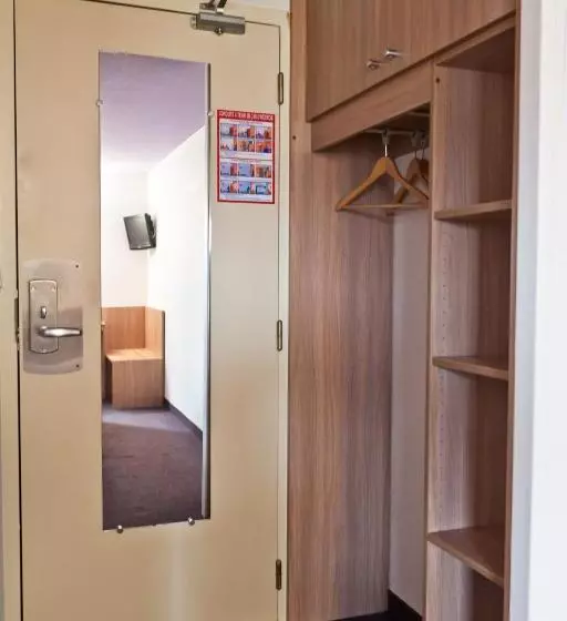 Brit Hotel Rouen Sud Val De Reuil