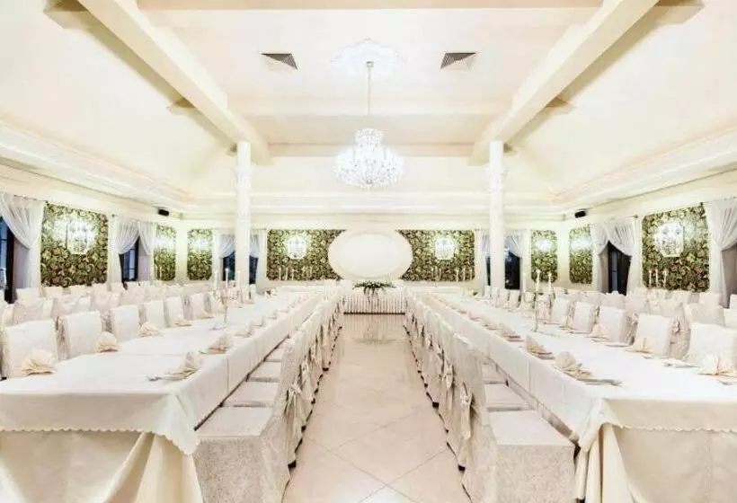 فندق Dom Bankietowy Arkadia