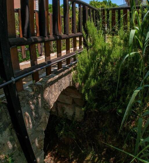 בית מלון כפרי Efrosini Village