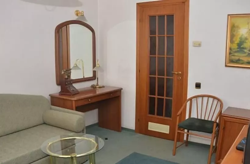 Hotelli Metallurg   Hostel