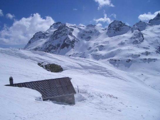 ホテル Mittlenberghuette - Binntal Alpinhuette