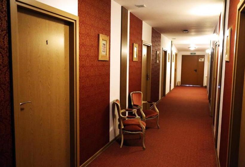 酒店 Zamek Camelot