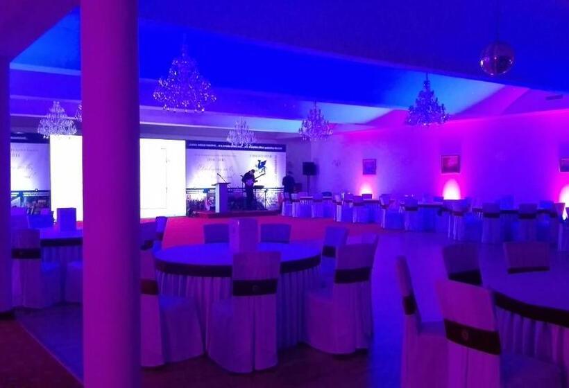 酒店 Zamek Camelot