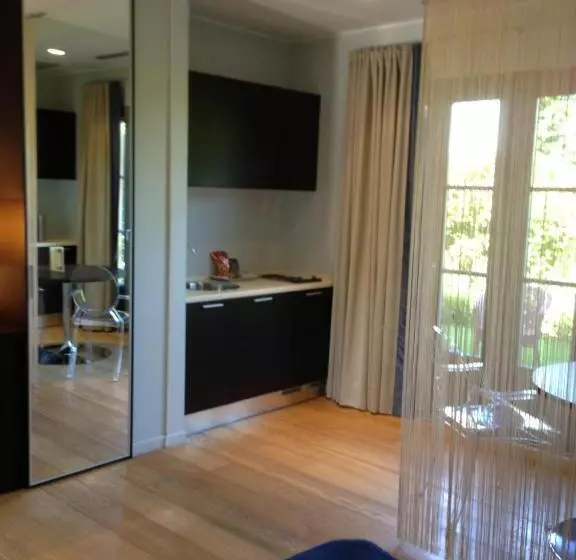 Joia Hotel & Luxury Apartments