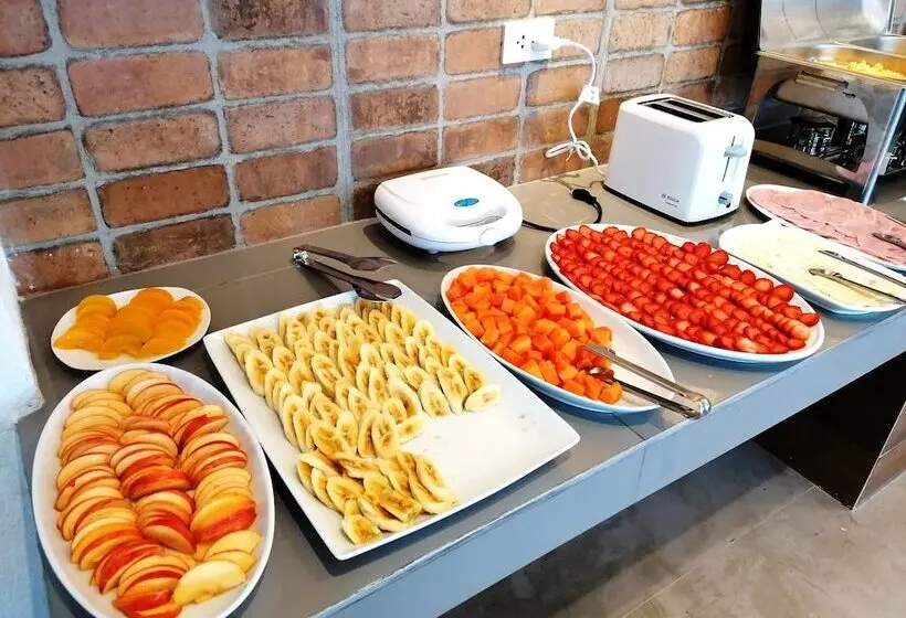 Premium Suites Deluxe Aparthotel Equipetrol