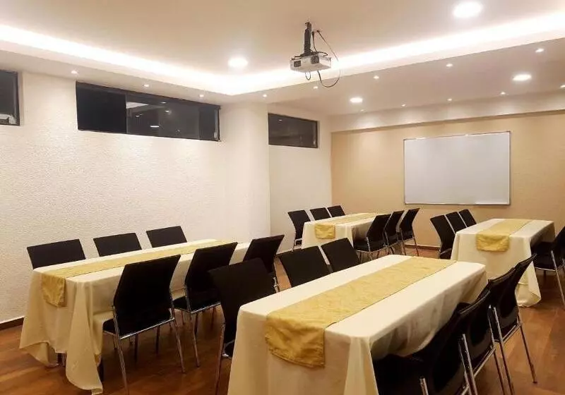 Premium Suites Deluxe Aparthotel Equipetrol