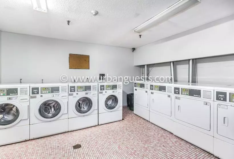 호텔 Toronto Furnished Living