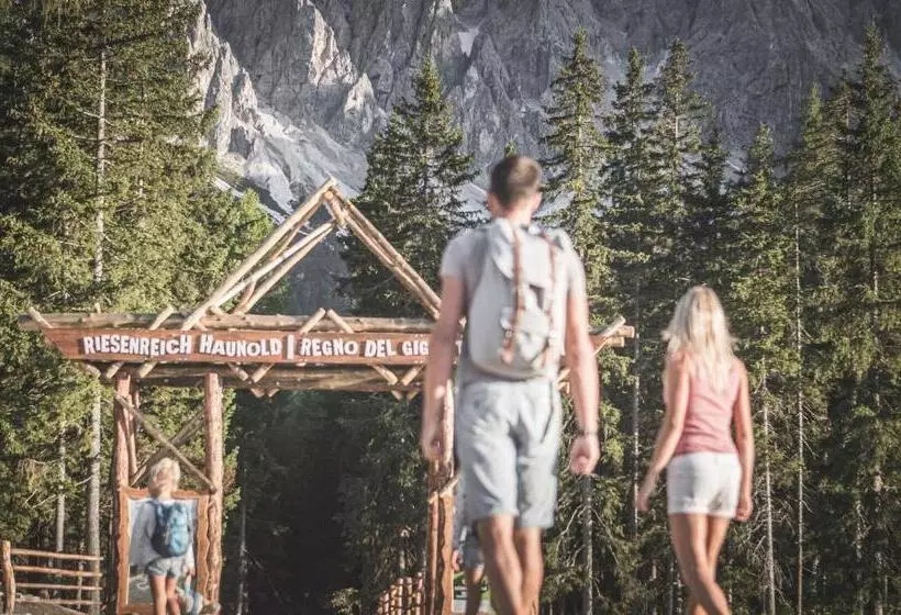 Zin Senfter Residence