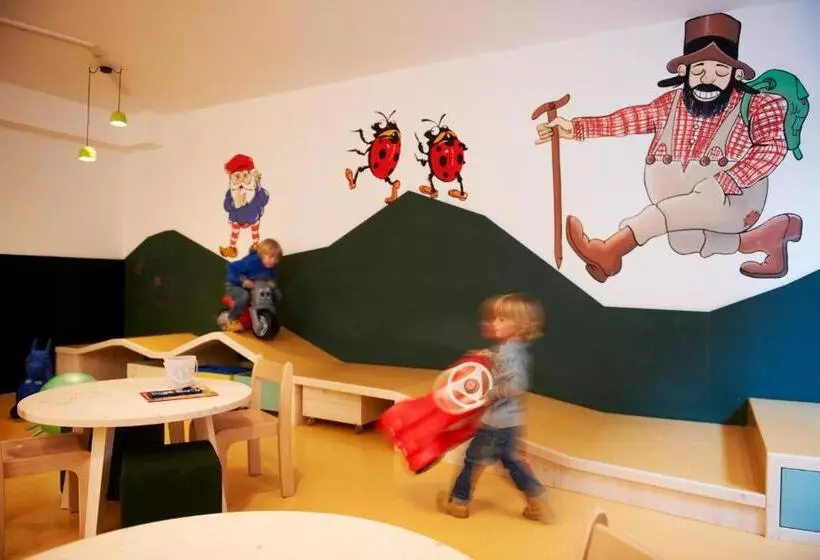 Zin Senfter Residence