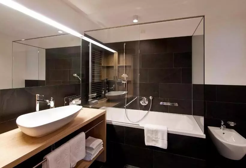 Zin Senfter Residence