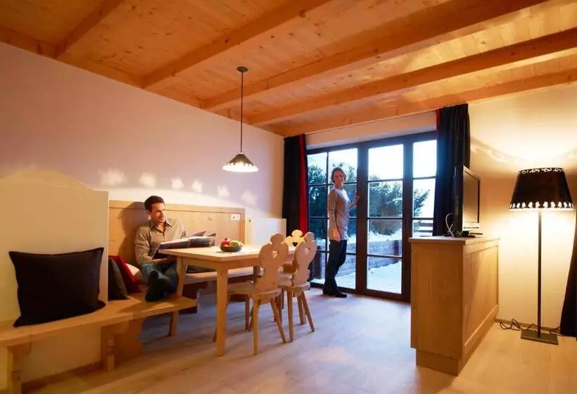 Zin Senfter Residence