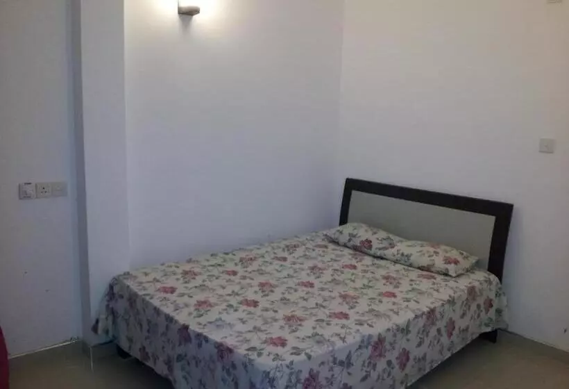 پانسیون Hector House