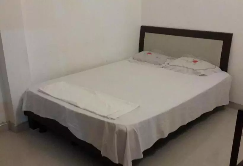 پانسیون Hector House