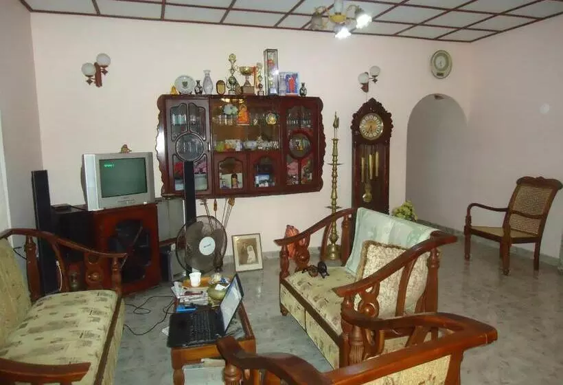 پانسیون Hector House