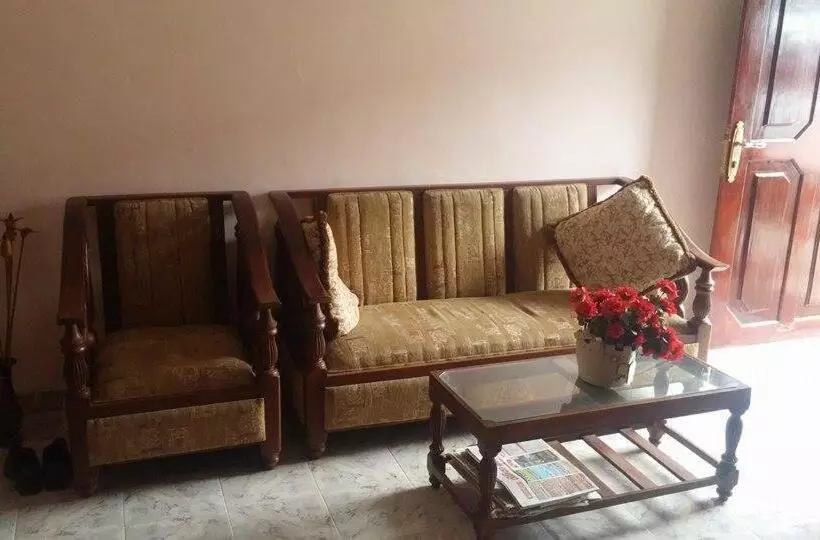 پانسیون Hector House