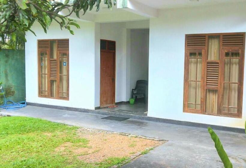 Pensiune Hector House