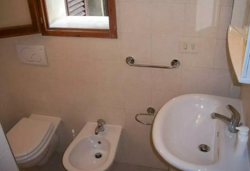 Majatalo La Torre Nomipesciolini