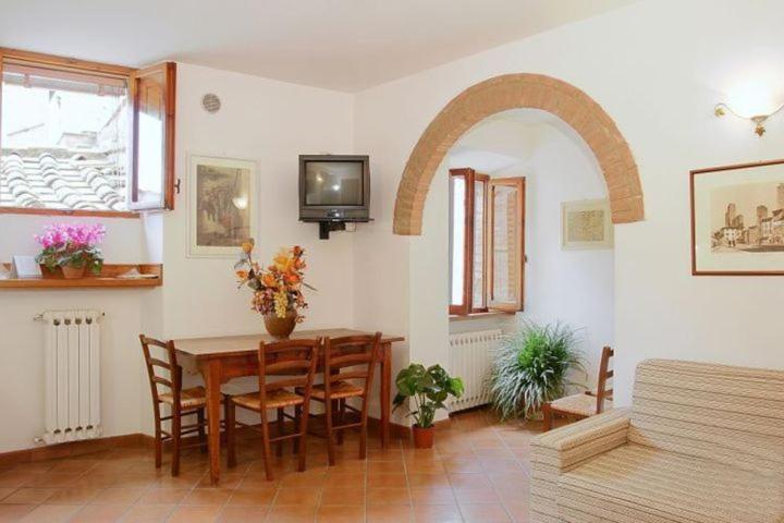 ペンション La Torre Nomipesciolini