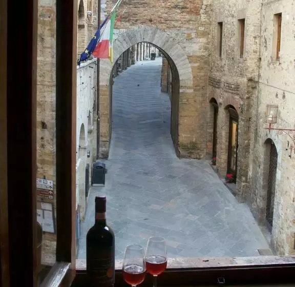 Majatalo La Torre Nomipesciolini