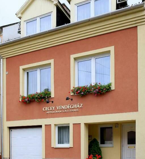 مبيت وإفطار Cecey Vendégház