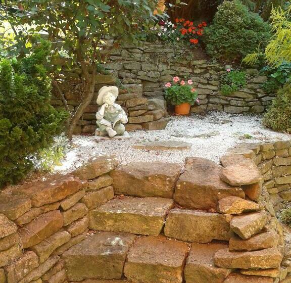 مبيت وإفطار Cecey Vendégház