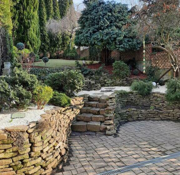 مبيت وإفطار Cecey Vendégház