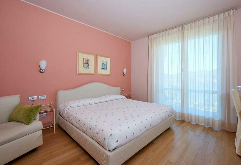 בית מלון כפרי Belvedere Ranco