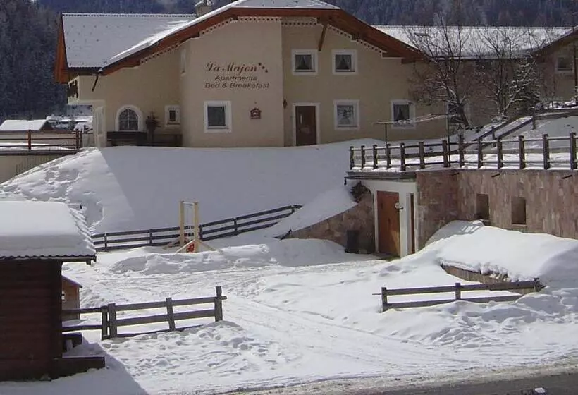 ホテル Garni La Majon