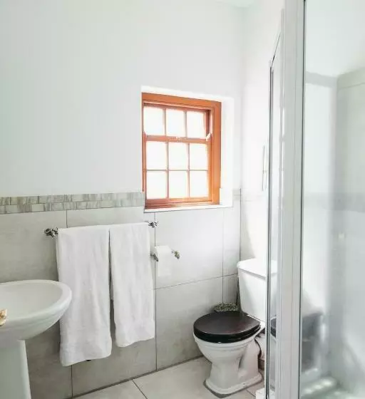 Mitre S Edge Pool House