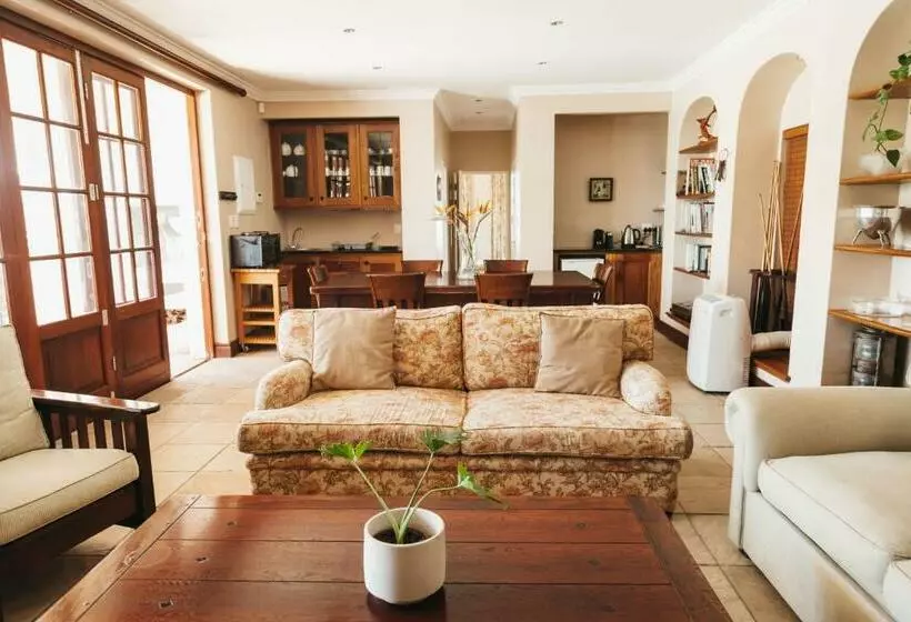 Mitre S Edge Pool House