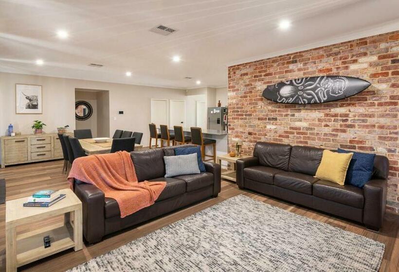 The Links   Fairway Views, Walk To Town, Air Con