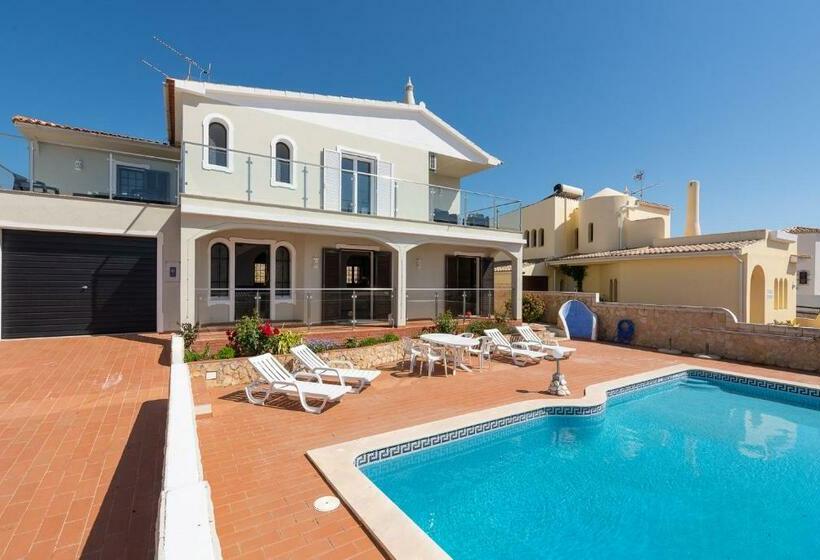 Villa Angelina, Close To Shopping,restaurants, Modern, Gorgeous Balcony Views!