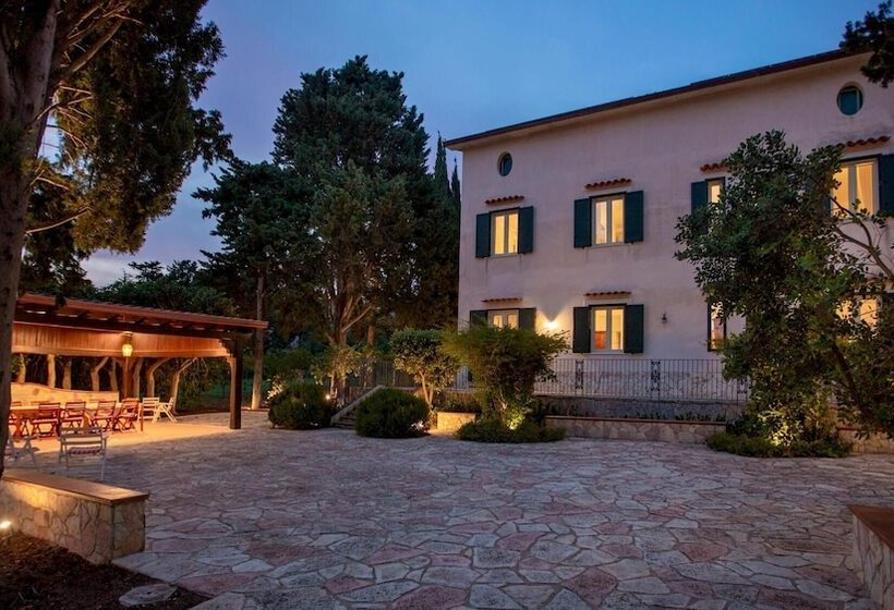 Casale Buccellato 14, Emma Villas