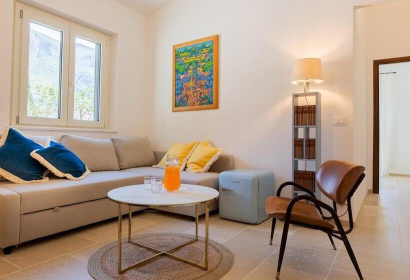 Casale Buccellato 14, Emma Villas