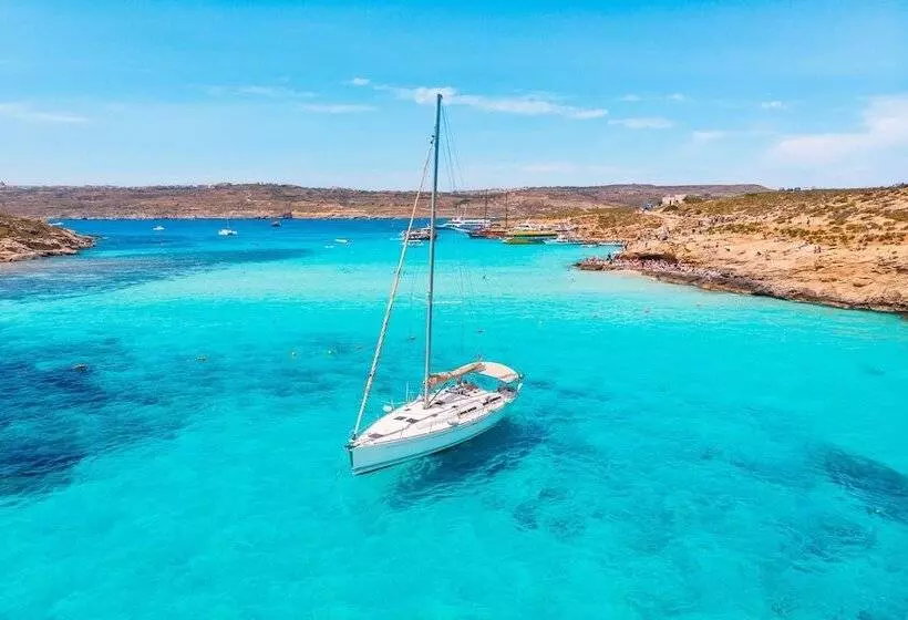 Centre Island Gozitan Farmhouse & Pool   Happy Rentals