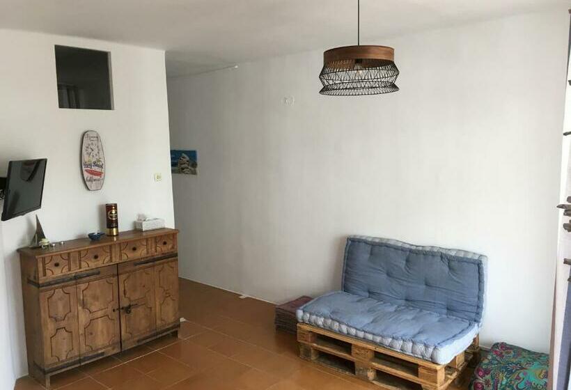 Nice Flat 3 Mins From The Beach